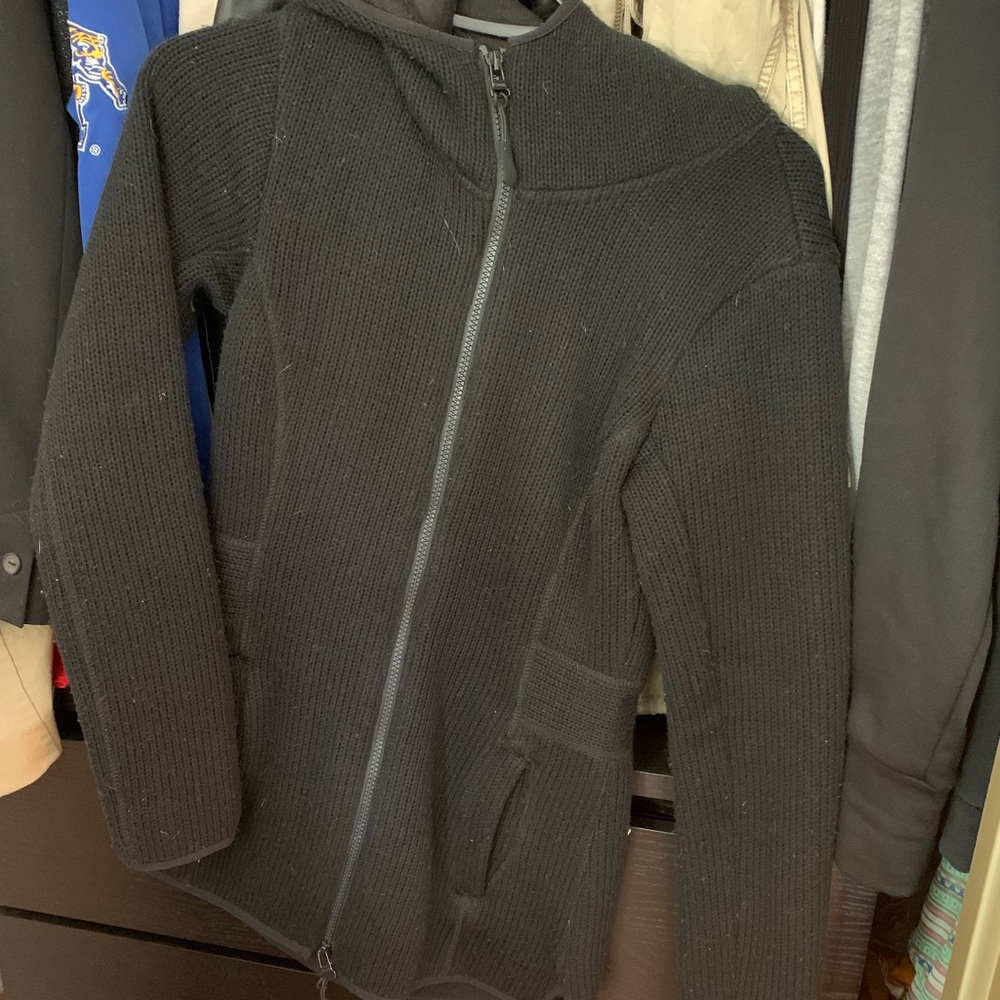 BENCH JACKET/sweater XS in black. Outer Knit material + inside fleece